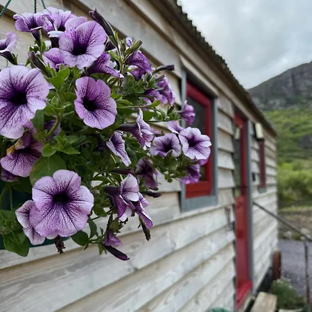 Little Heaven Shepherds Hut * Glengarriff