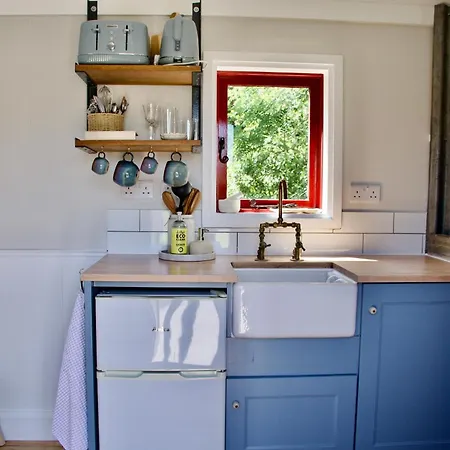 Little Heaven Shepherds Hut