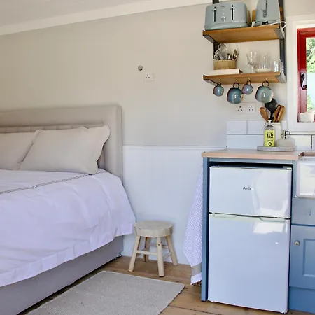 Little Heaven Shepherds Hut