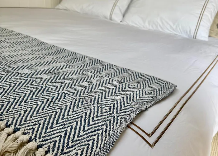 Little Heaven Shepherds Hut Glamping *