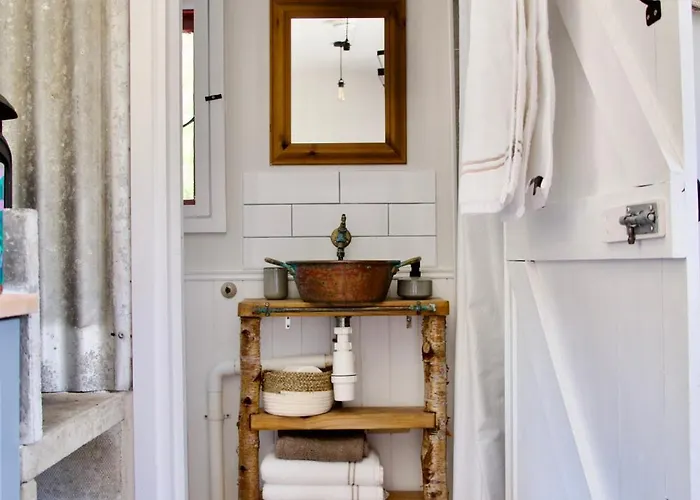 Little Heaven Shepherds Hut Glamping